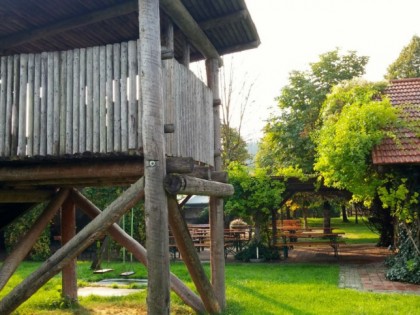 Фото: Hof-Biergarten Grenzebach